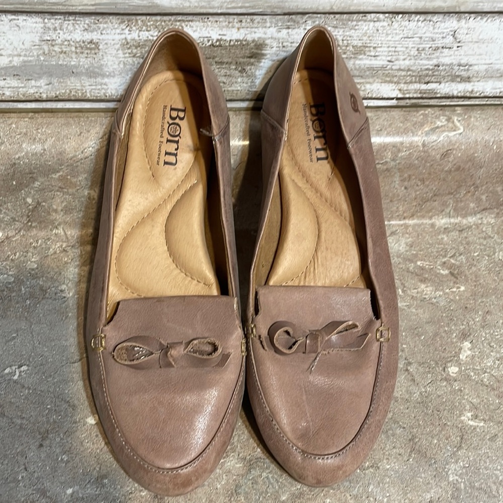 Born Size 8 Leather Upper Slip on Shoes